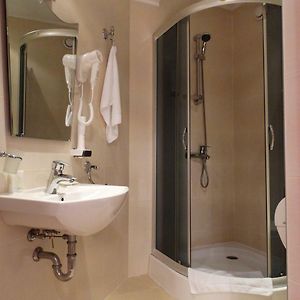 Zimmer mit zwei Einzelbetten